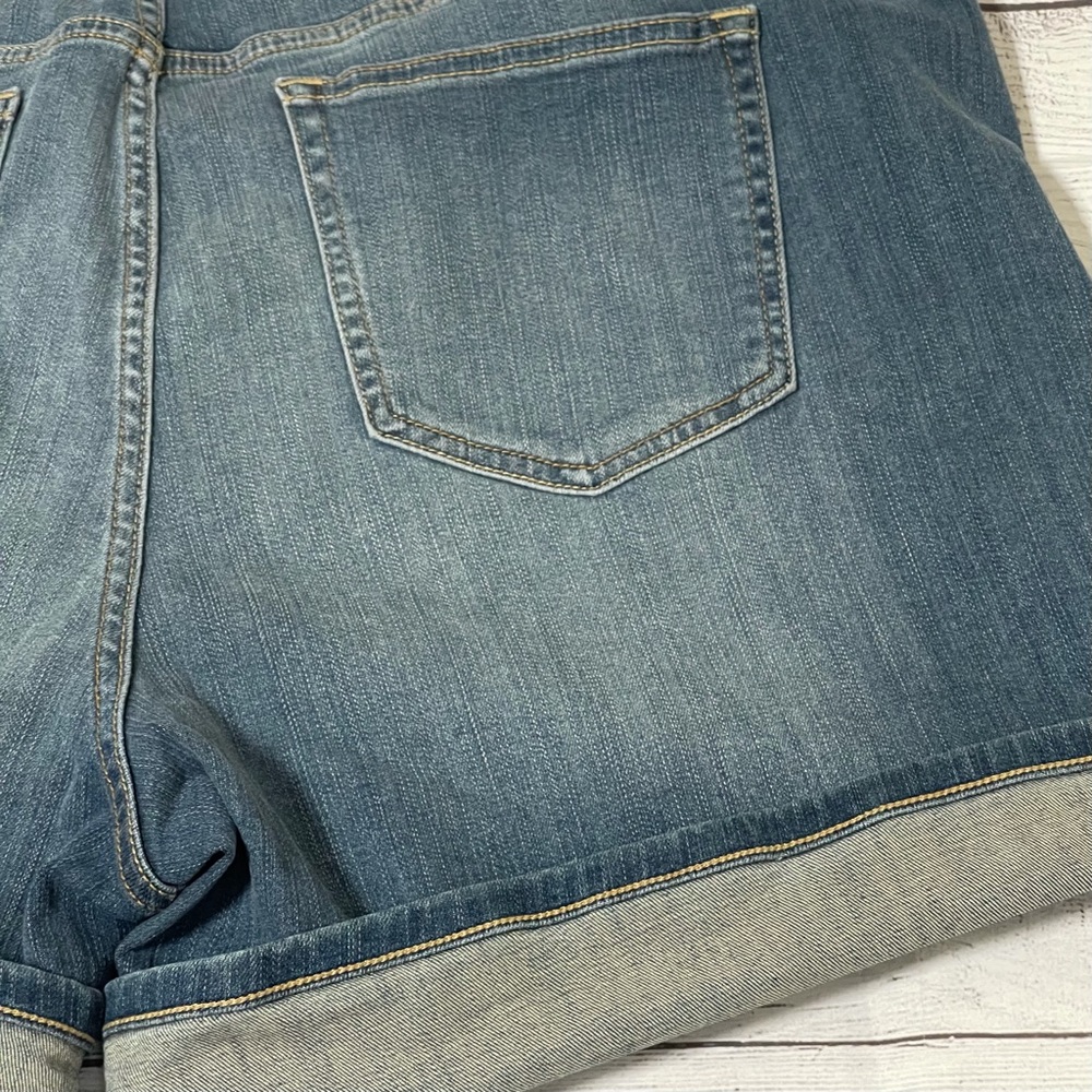 Torrid cuffed shorts - Picture 6 of 12